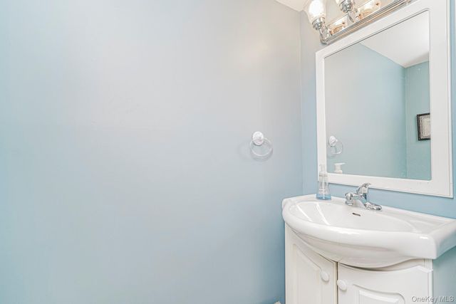 49 Llewellyn Place, Staten Island, NY 10310