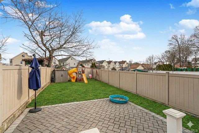 49 Llewellyn Place, Staten Island, NY 10310