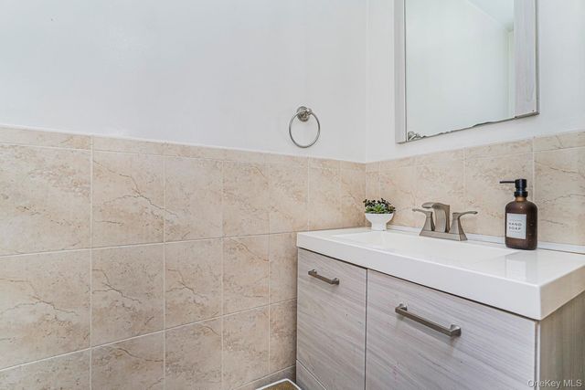 49 Llewellyn Place, Staten Island, NY 10310