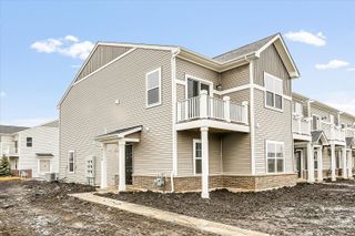 291 Kingsport Drive, South Elgin, IL 60177