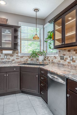 1099 BRIDGEVIEW Place, Leclaire, IA 52753