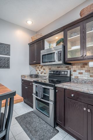 1099 BRIDGEVIEW Place, Leclaire, IA 52753