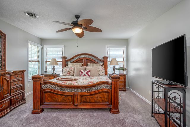 1099 BRIDGEVIEW Place, Leclaire, IA 52753