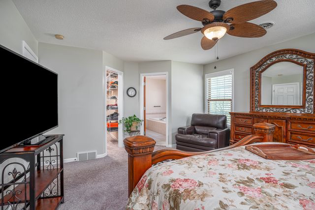 1099 BRIDGEVIEW Place, Leclaire, IA 52753