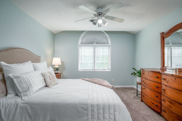 1099 BRIDGEVIEW Place, Leclaire, IA 52753