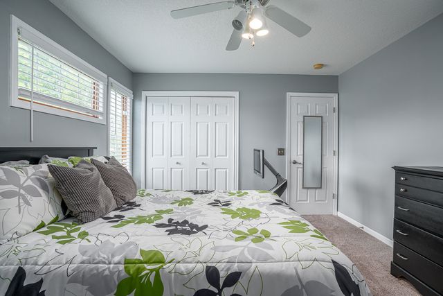 1099 BRIDGEVIEW Place, Leclaire, IA 52753