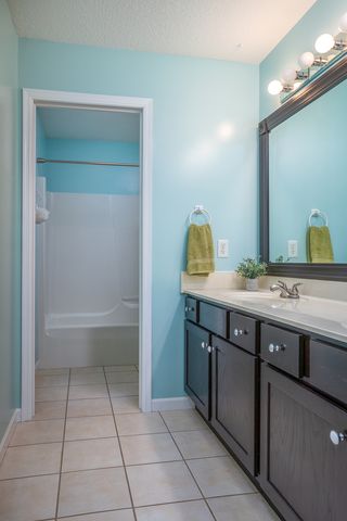 1099 BRIDGEVIEW Place, Leclaire, IA 52753