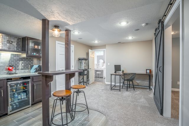 1099 BRIDGEVIEW Place, Leclaire, IA 52753