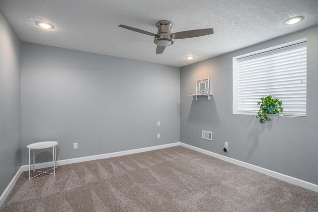 1099 BRIDGEVIEW Place, Leclaire, IA 52753