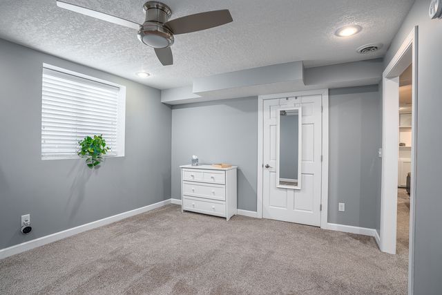 1099 BRIDGEVIEW Place, Leclaire, IA 52753