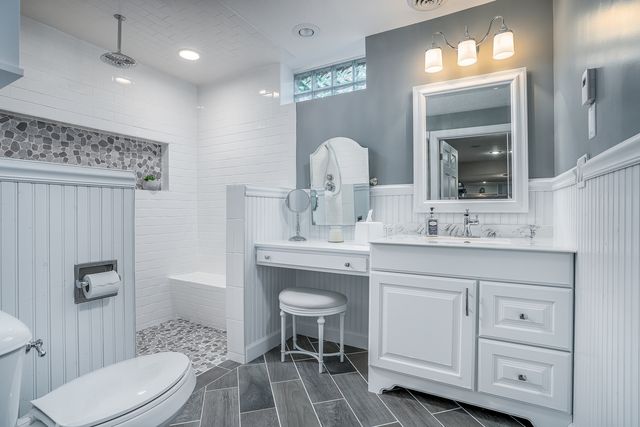 1099 BRIDGEVIEW Place, Leclaire, IA 52753