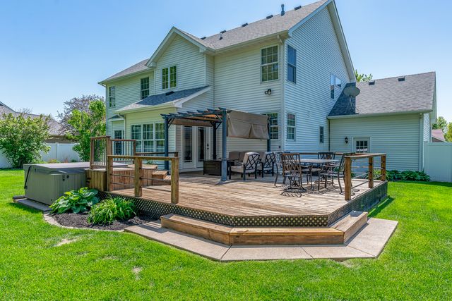 1099 BRIDGEVIEW Place, Leclaire, IA 52753