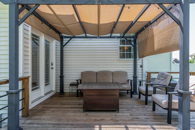 1099 BRIDGEVIEW Place, Leclaire, IA 52753