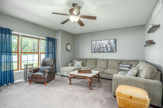 1099 BRIDGEVIEW Place, Leclaire, IA 52753