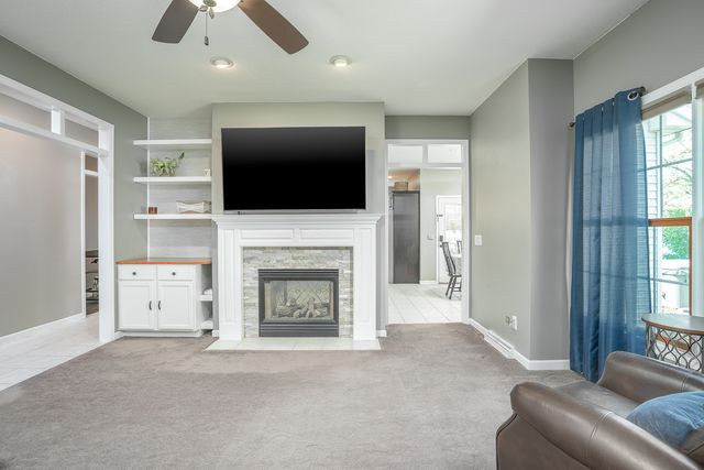 1099 BRIDGEVIEW Place, Leclaire, IA 52753