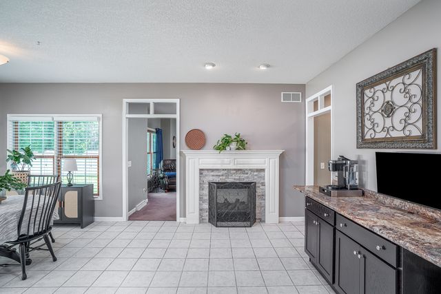 1099 BRIDGEVIEW Place, Leclaire, IA 52753