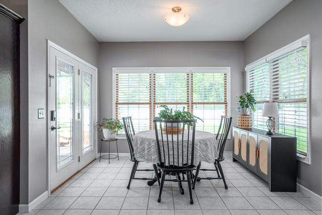 1099 BRIDGEVIEW Place, Leclaire, IA 52753