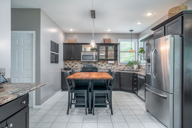 1099 BRIDGEVIEW Place, Leclaire, IA 52753