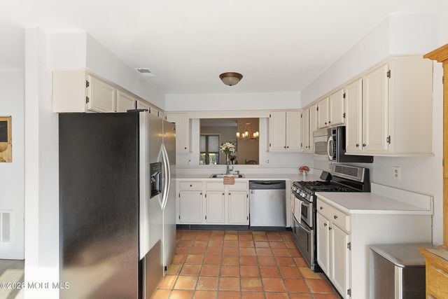 22 Tower Hill Drive 1011, Red Bank, NJ 07701