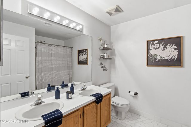 22 Tower Hill Drive 1011, Red Bank, NJ 07701