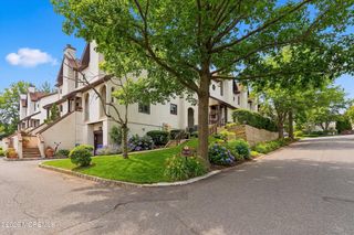 22 Tower Hill Drive 1011, Red Bank, NJ 07701