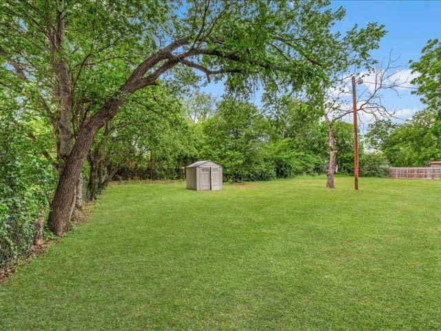 303 Mansfield Road, Cleburne, TX 76031