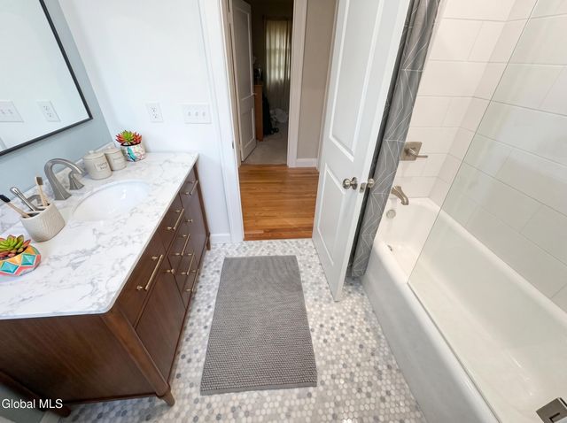 111 Hollywood Avenue, Albany, NY 12208
