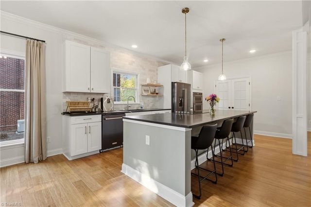 1832 Hunters Forest Drive, Winston-salem, NC 27103