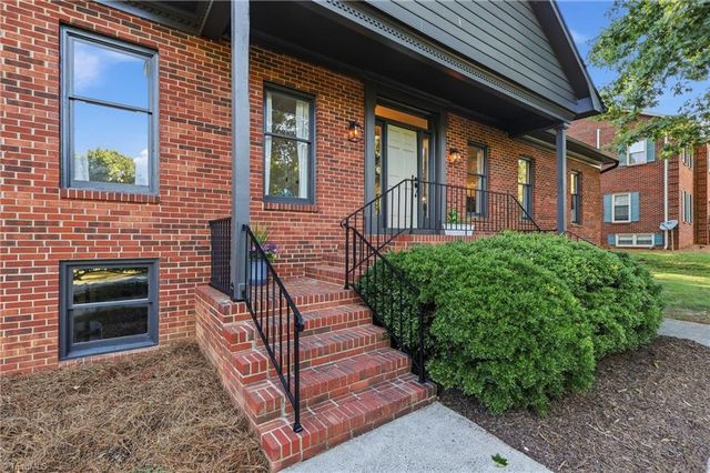 1832 Hunters Forest Drive, Winston-salem, NC 27103