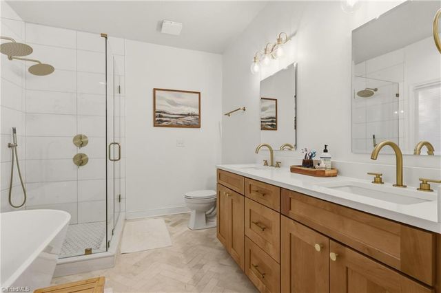 1832 Hunters Forest Drive, Winston-salem, NC 27103