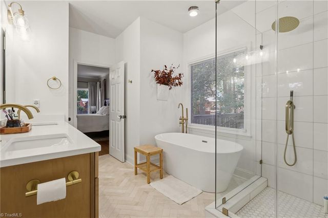 1832 Hunters Forest Drive, Winston-salem, NC 27103