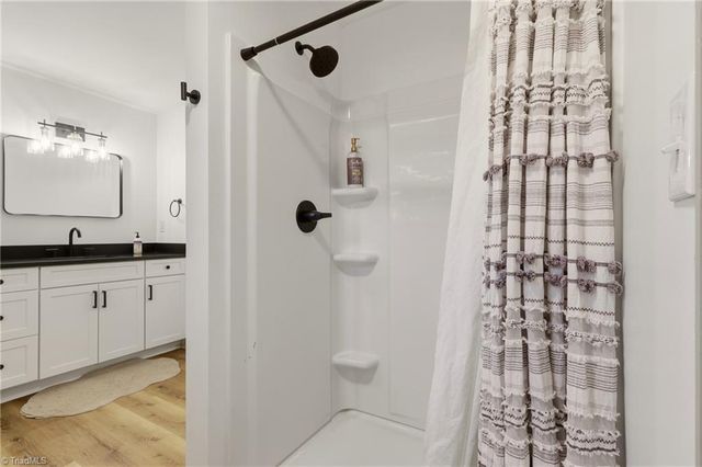 1832 Hunters Forest Drive, Winston-salem, NC 27103