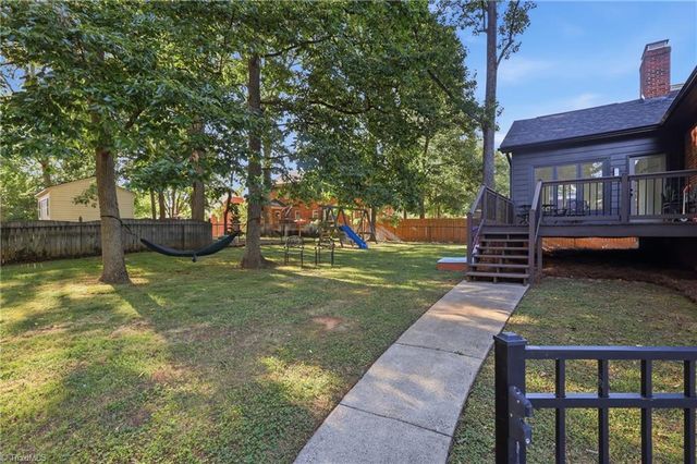 1832 Hunters Forest Drive, Winston-salem, NC 27103