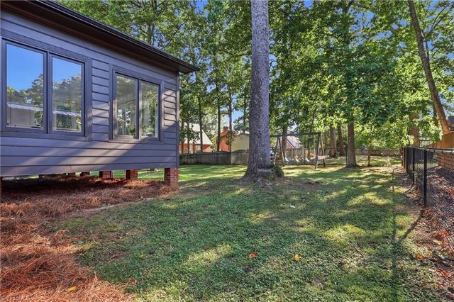 1832 Hunters Forest Drive, Winston-salem, NC 27103