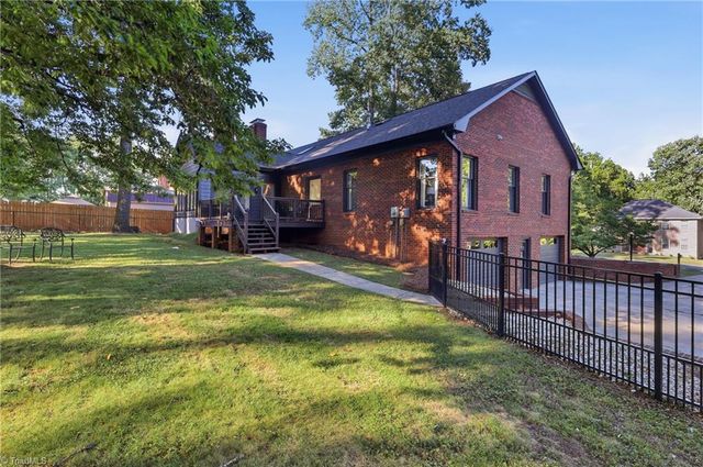 1832 Hunters Forest Drive, Winston-salem, NC 27103