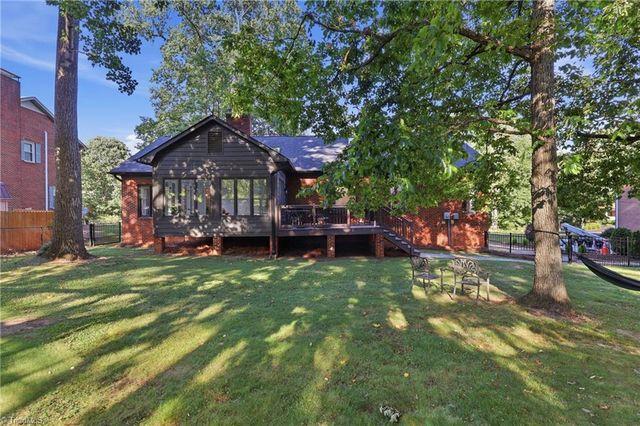 1832 Hunters Forest Drive, Winston-salem, NC 27103