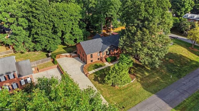 1832 Hunters Forest Drive, Winston-salem, NC 27103