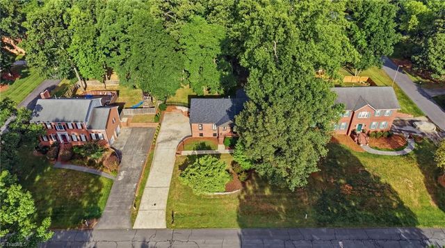 1832 Hunters Forest Drive, Winston-salem, NC 27103