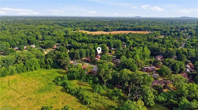 1832 Hunters Forest Drive, Winston-salem, NC 27103