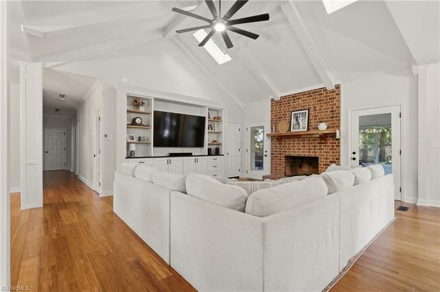 1832 Hunters Forest Drive, Winston-salem, NC 27103