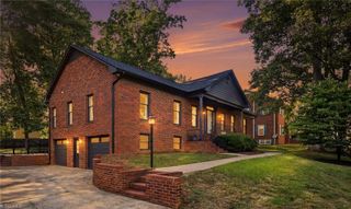 1832 Hunters Forest Drive, Winston-salem, NC 27103