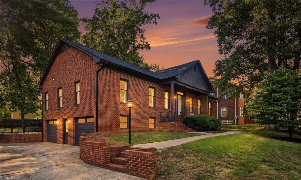 1832 Hunters Forest Drive, Winston-salem, NC 27103