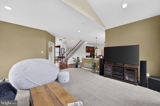 1100 AUTUMNVIEW LN, Pottstown, PA 19464