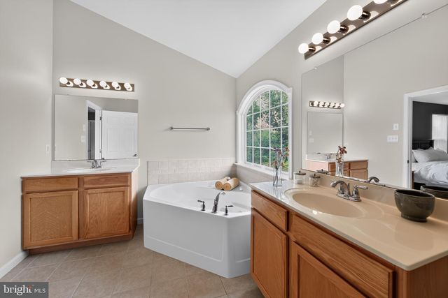 1100 AUTUMNVIEW LN, Pottstown, PA 19464