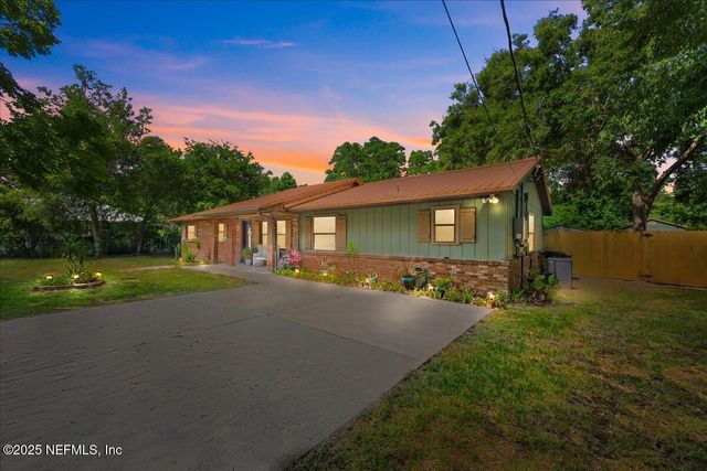 135 UNDERWOOD Drive, Palatka, FL 32177