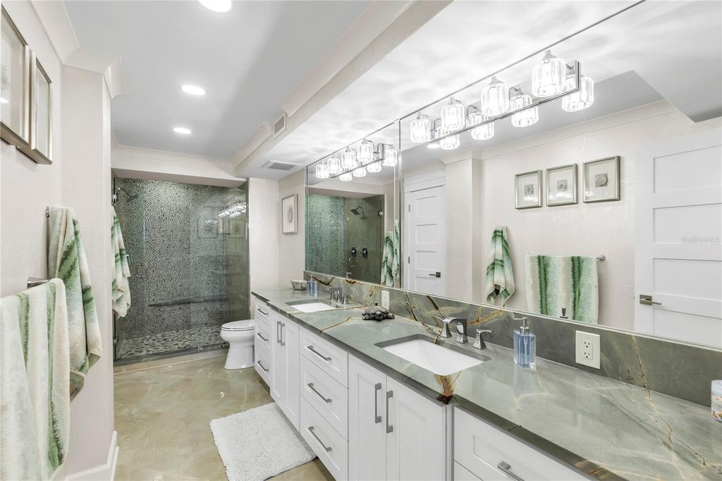 Image 15 of property listing at 5770 MIDNIGHT PASS C608, Siesta Key, FL 34242