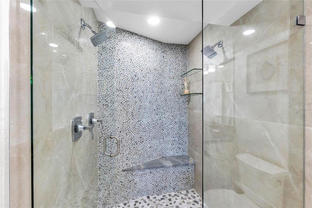 Image 16 of property listing at 5770 MIDNIGHT PASS C608, Siesta Key, FL 34242