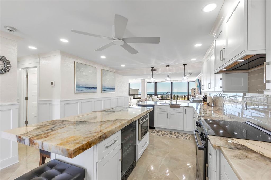 Image 5 of property listing at 5770 MIDNIGHT PASS C608, Siesta Key, FL 34242