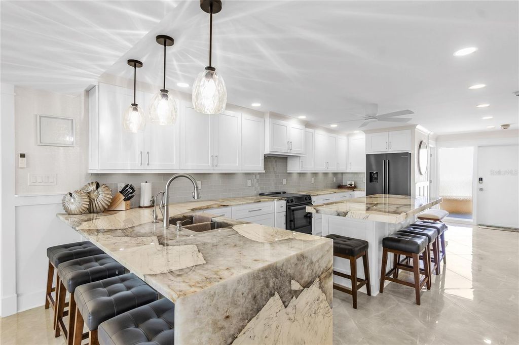 Image 6 of property listing at 5770 MIDNIGHT PASS C608, Siesta Key, FL 34242