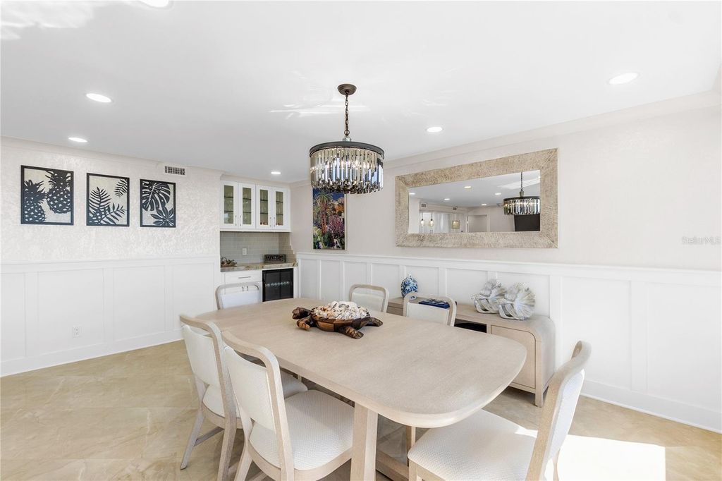 Image 9 of property listing at 5770 MIDNIGHT PASS C608, Siesta Key, FL 34242